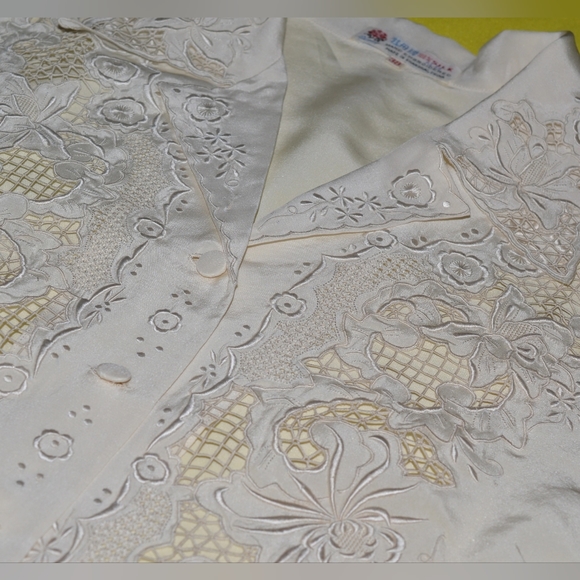 Vintage Silk Blouse by PEONY. Hand Embroidered. Made in Shanghai, China. 1950s - Picture 7 of 12